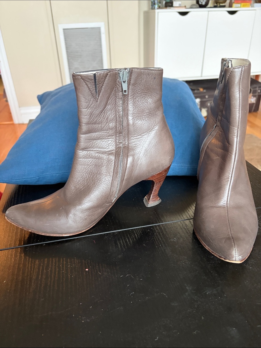 Fluevog Kopi Tiam mushroom Leather Ankle Boots - Elegant Side-Zip Heel